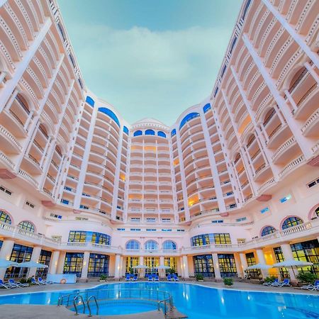 Tolip Hotel Alexandria Bagian luar foto The hotel in 2015