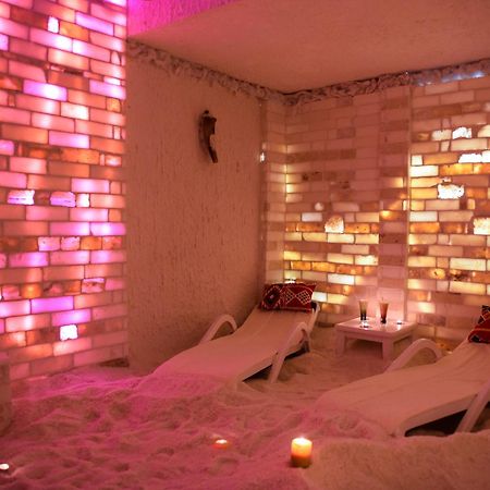 Tolip Hotel Alexandria Bagian luar foto A salt room