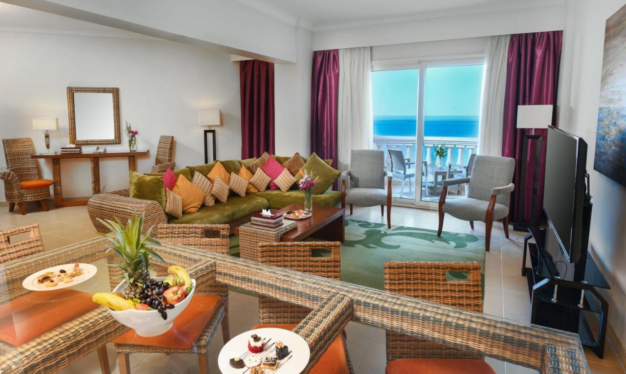 Tolip Hotel Alexandria Bagian luar foto A suite at the resort