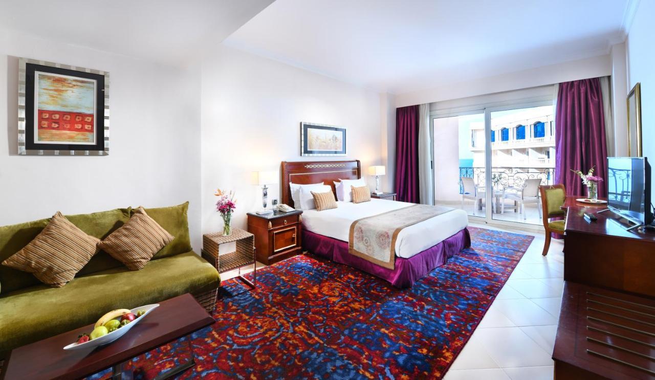Tolip Hotel Alexandria Bagian luar foto A room at the hotel
