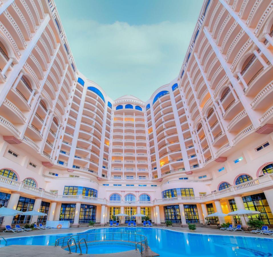 Tolip Hotel Alexandria Bagian luar foto The hotel in 2015