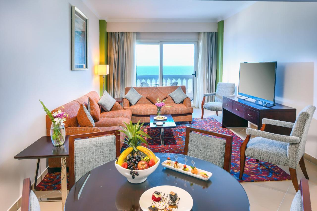 Tolip Hotel Alexandria Bagian luar foto A room at the hotel