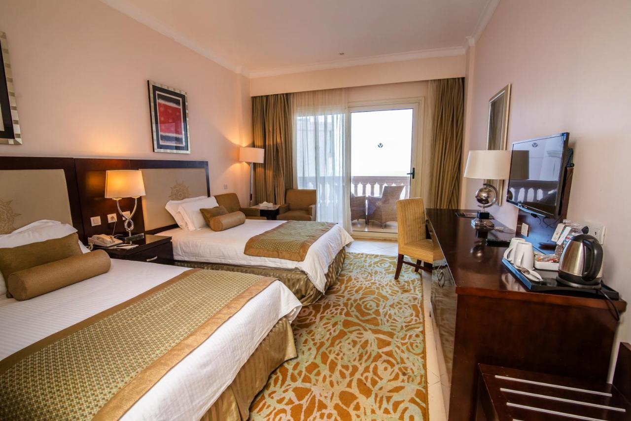 Tolip Hotel Alexandria Bagian luar foto A room at the hotel