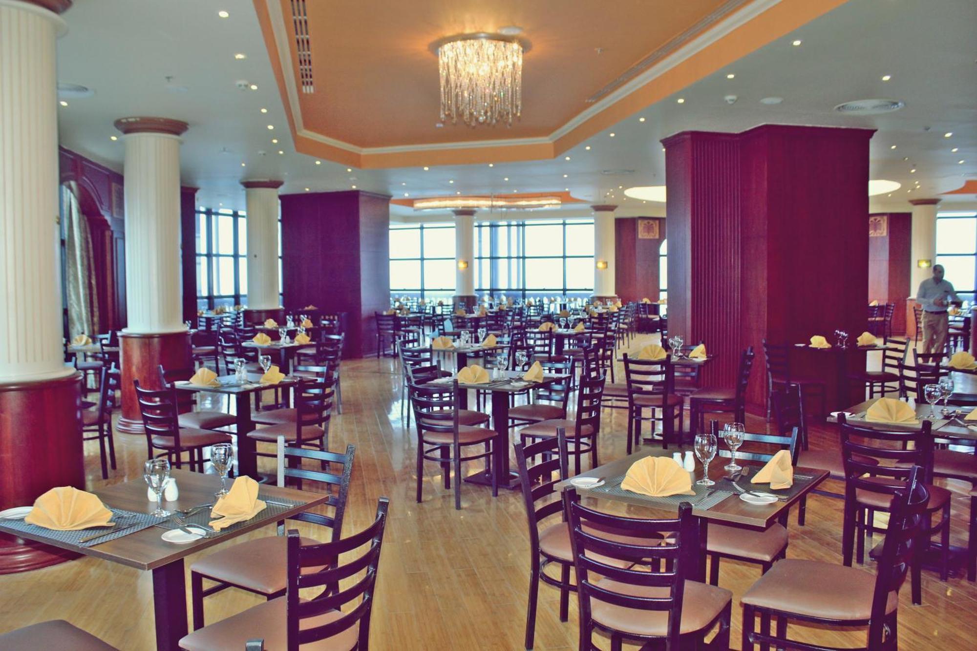 Tolip Hotel Alexandria Bagian luar foto The restaurant