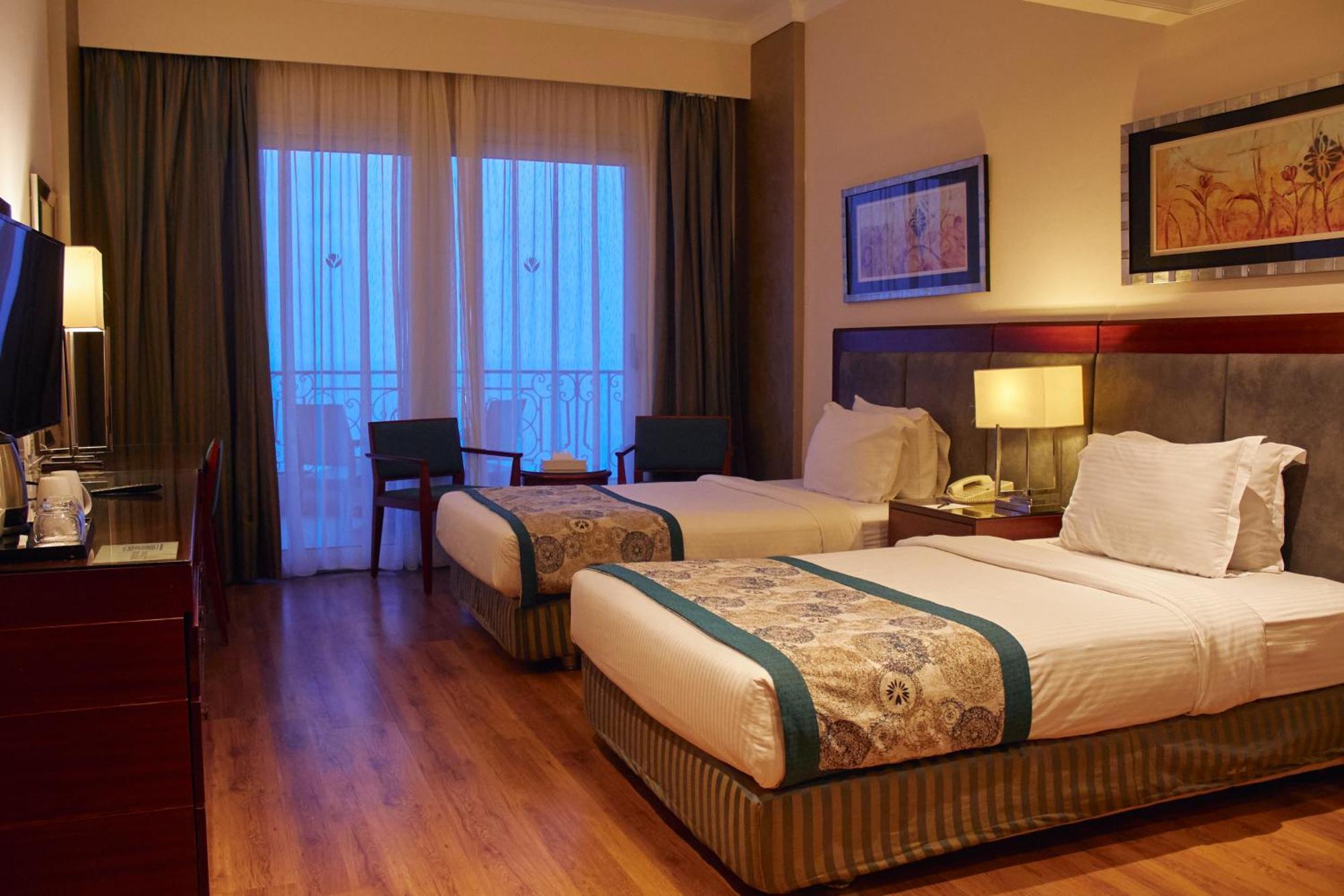 Tolip Hotel Alexandria Bagian luar foto A room at the hotel