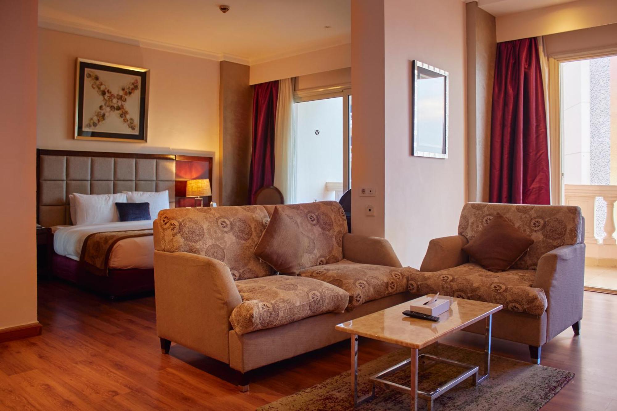 Tolip Hotel Alexandria Bagian luar foto A room at the hotel