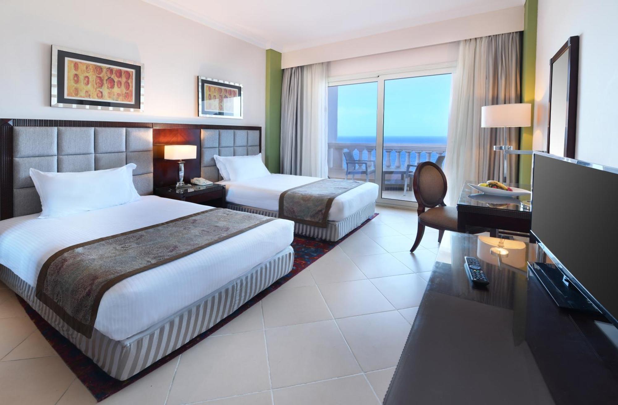 Tolip Hotel Alexandria Bagian luar foto A room at the resort