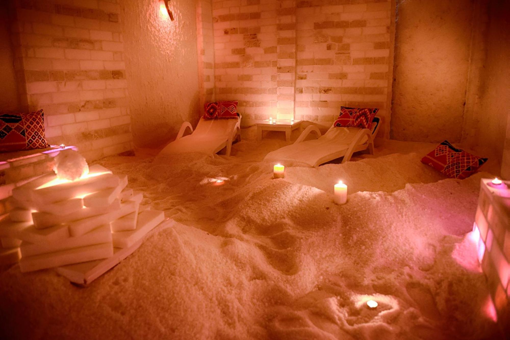 Tolip Hotel Alexandria Bagian luar foto A salt room