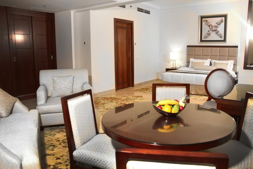 Tolip Hotel Alexandria Bagian luar foto A room at the hotel
