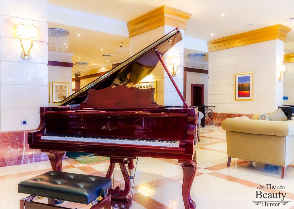 Tolip Hotel Alexandria Bagian luar foto Piano in the lobby