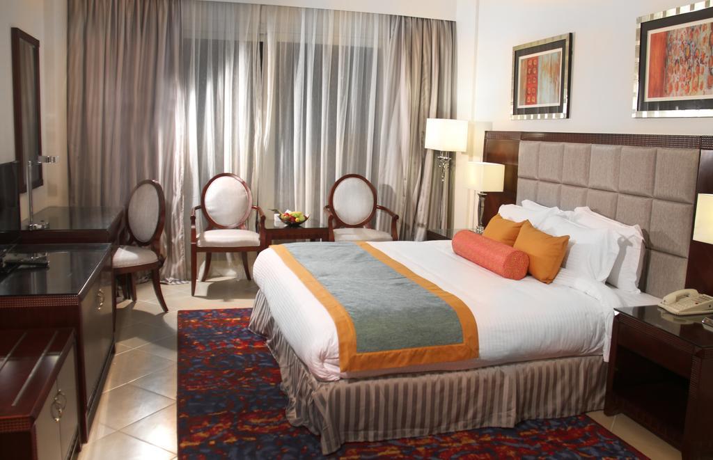 Tolip Hotel Alexandria Bagian luar foto A room at the hotel