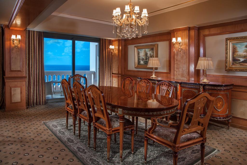 Tolip Hotel Alexandria Bagian luar foto A suite at the resort