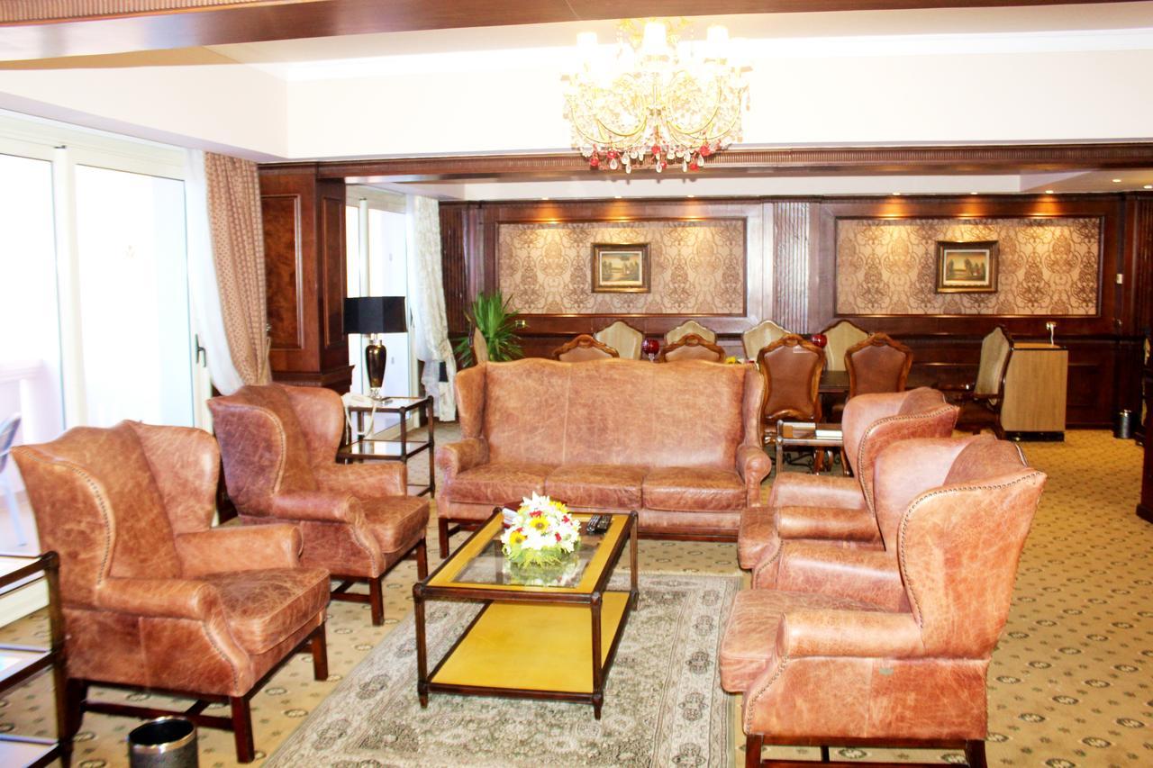 Tolip Hotel Alexandria Bagian luar foto The reception area of the hotel